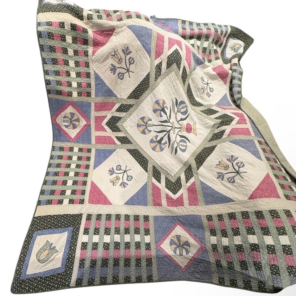 Vintage American Folk Art Quilt King Size Floral Patchwork Green Pink 90x111